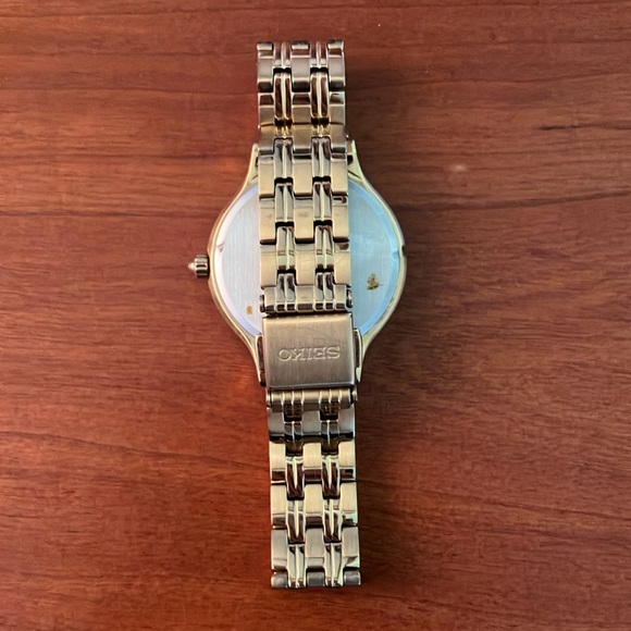 Seiko women’s gold watch with time and date. - Picture 3 of 5